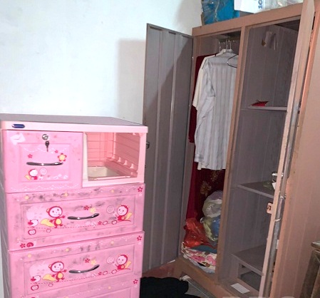 Đi làm về, người nông dân phát hiện túi đựng vàng cất trong tủ nhựa bị mất trộm