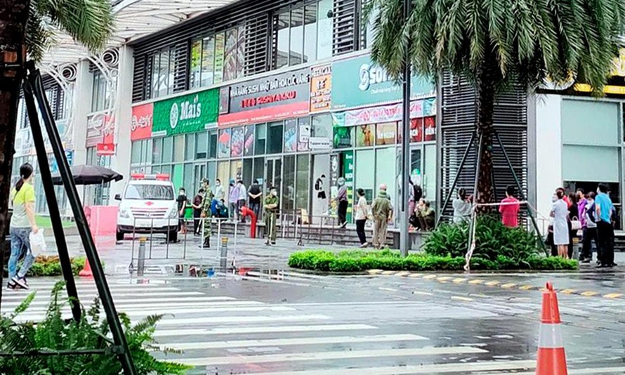 Người phụ nữ rơi từ tầng 18 chung cư cao cấp tử vong