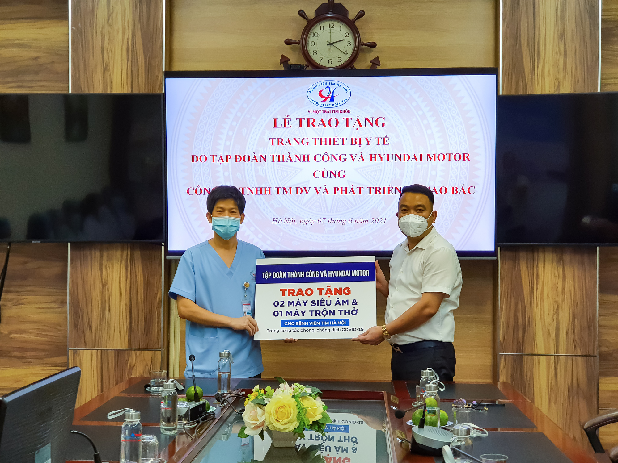 Tập đoàn Thành Công và Hyundai Motor trao tặng thiết bị y tế cho Bệnh viện tim Hà Nội