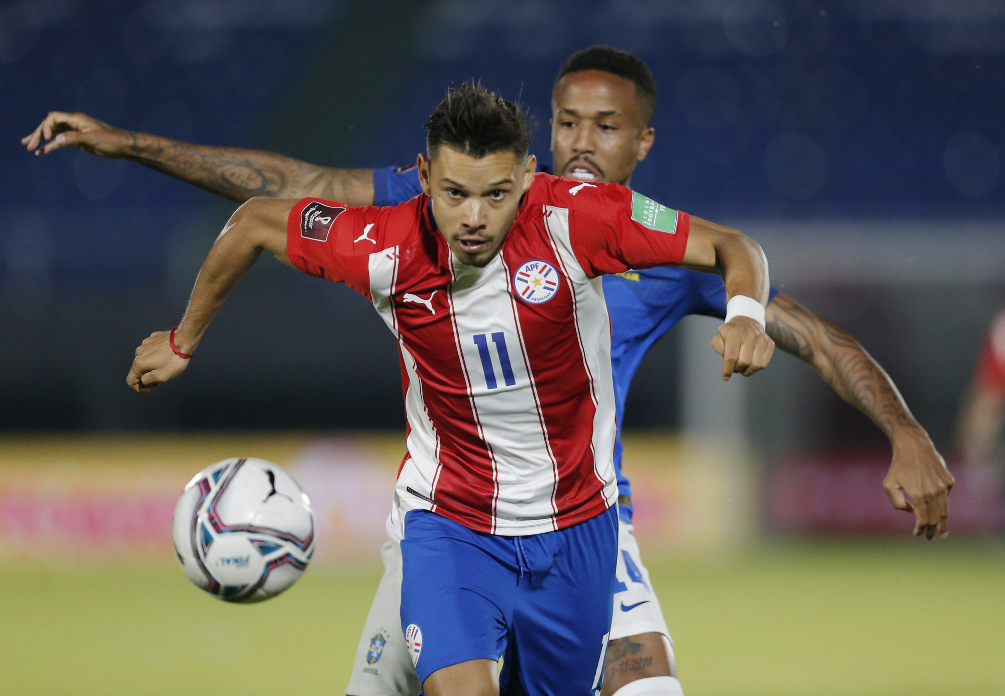 Neymar tung ho&agrave;nh s&acirc;n cỏ, Brazil hạ chủ nh&agrave; Paraguay - Ảnh 3.