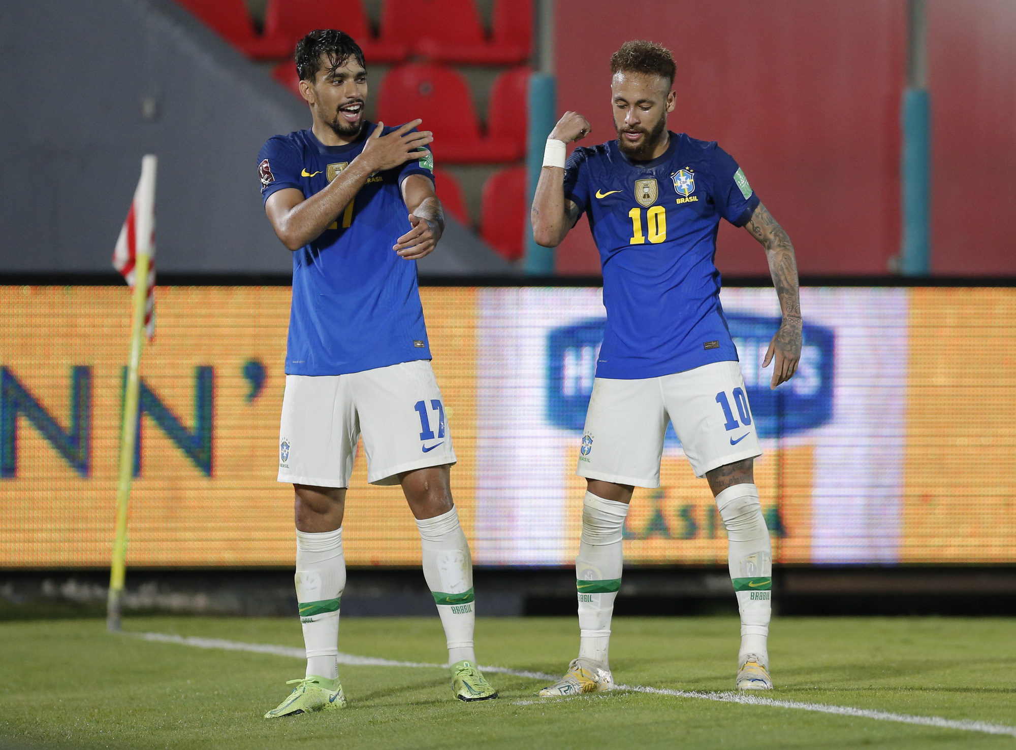 Neymar tung ho&agrave;nh s&acirc;n cỏ, Brazil hạ chủ nh&agrave; Paraguay - Ảnh 4.