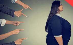 Ồn ào thông tin cô giáo văn lập group chê nữ sinh "ngực như bát ôtô"