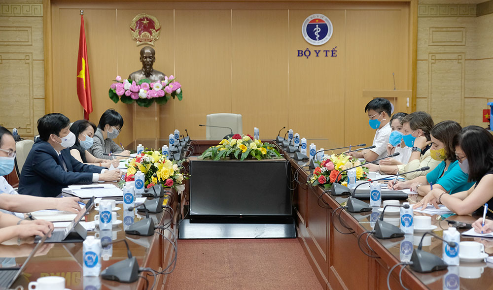 UNICEF: 67% người d&acirc;n Việt Nam được hỏi sẵn s&agrave;ng ti&ecirc;m vắc-xin Covid-19 - Ảnh 1.