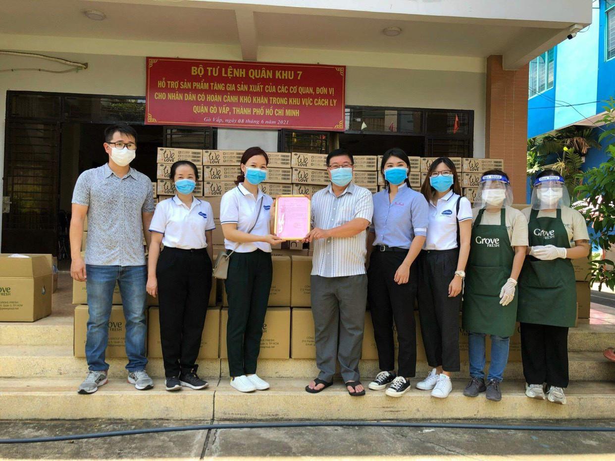 Doanh nghiệp tiếp tục ủng hộ tuyến đầu chống dịch Covid-19 - Ảnh 2. Doanh nghiệp tiếp tục ủng hộ tuyến đầu chống dịch Covid-19 - Ảnh 2.