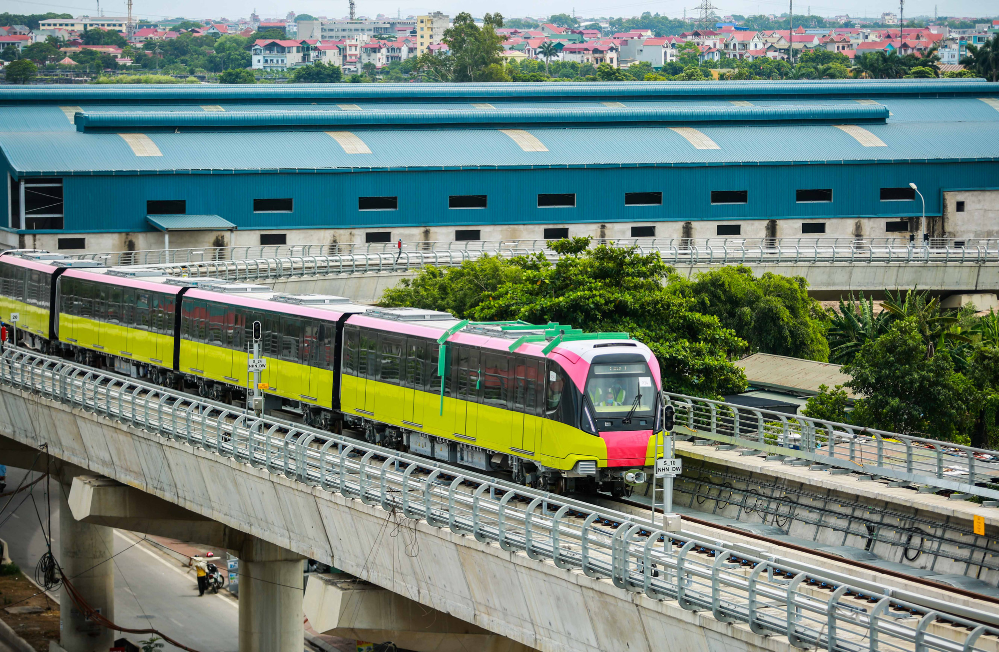 CLIP: Chạy thử nghiệm 8,5 km tr&ecirc;n tuyến đường sắt Nhổn - ga H&agrave; Nội - Ảnh 7.