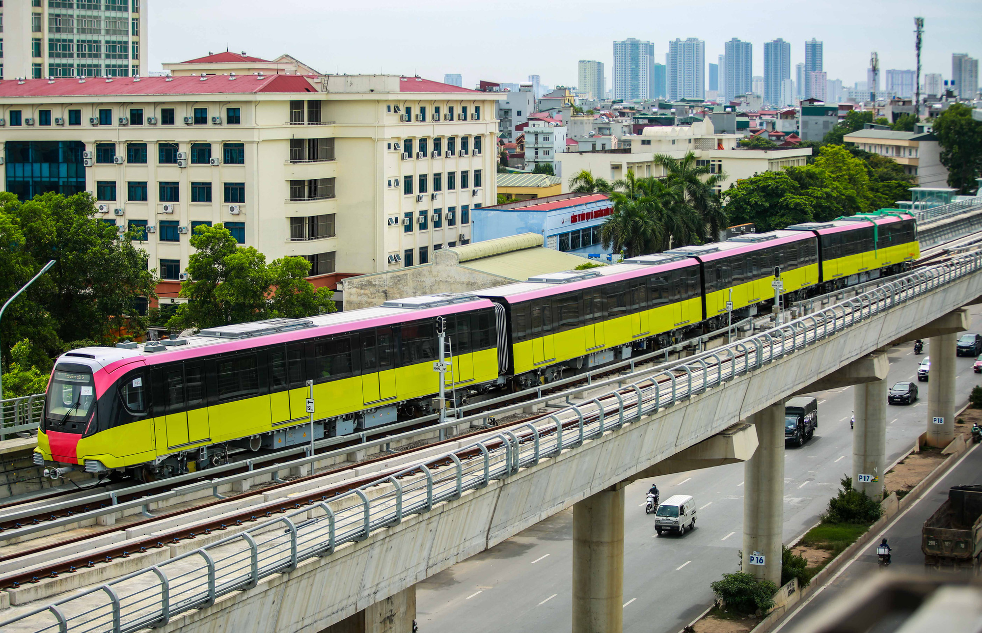 CLIP: Chạy thử nghiệm 8,5 km tr&ecirc;n tuyến đường sắt Nhổn - ga H&agrave; Nội - Ảnh 5.