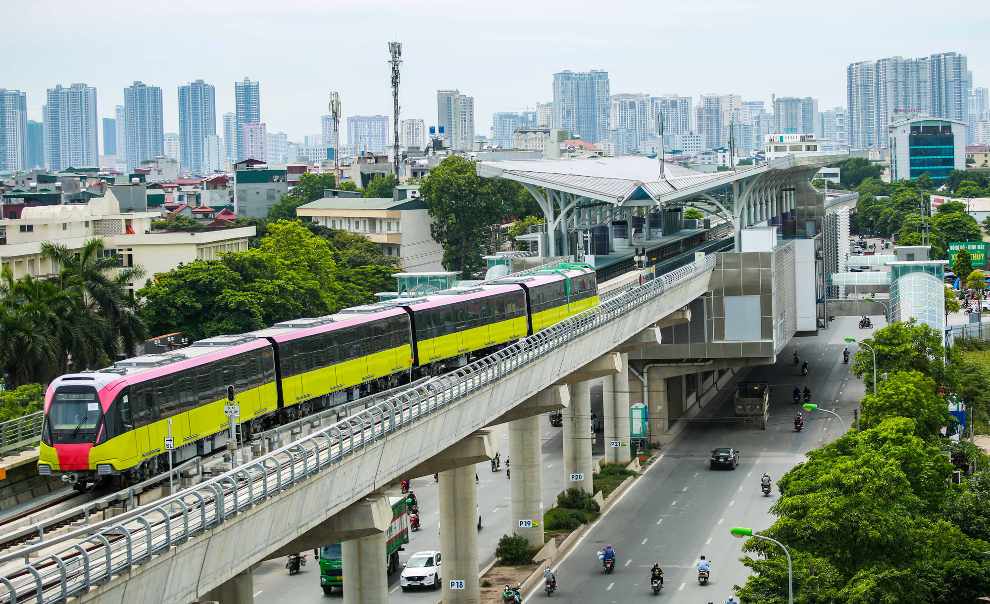 CLIP: Chạy thử nghiệm 8,5 km tr&ecirc;n tuyến đường sắt Nhổn - ga H&agrave; Nội - Ảnh 10.