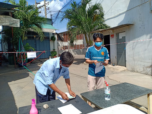 Tặng quà, hỗ trợ vốn cho đoàn viên bị ảnh hưởng bởi dịch Covid-19