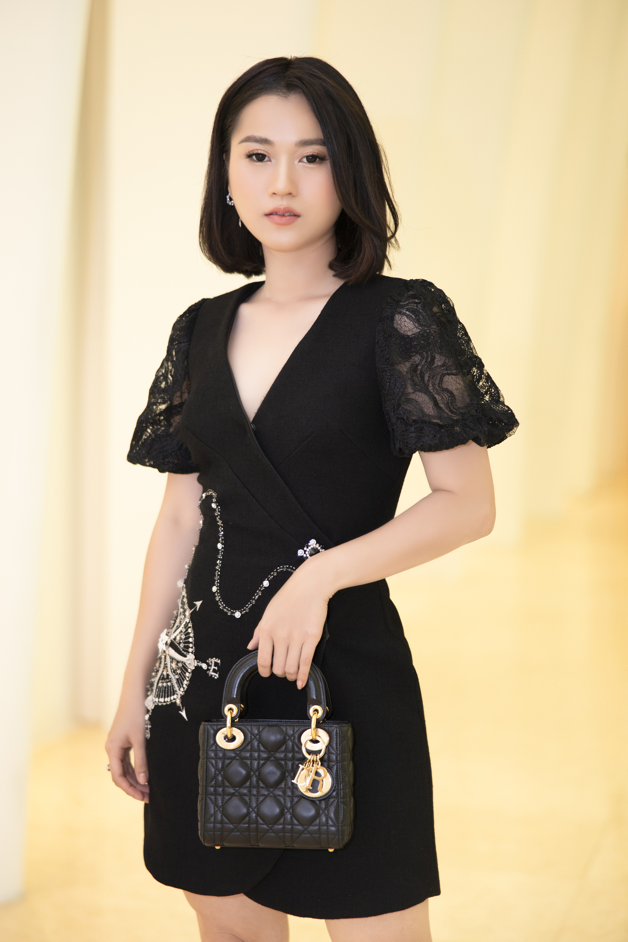 Bị mạo danh lập fanpage, Lâm Vỹ Dạ cầu cứu - Ảnh 1.