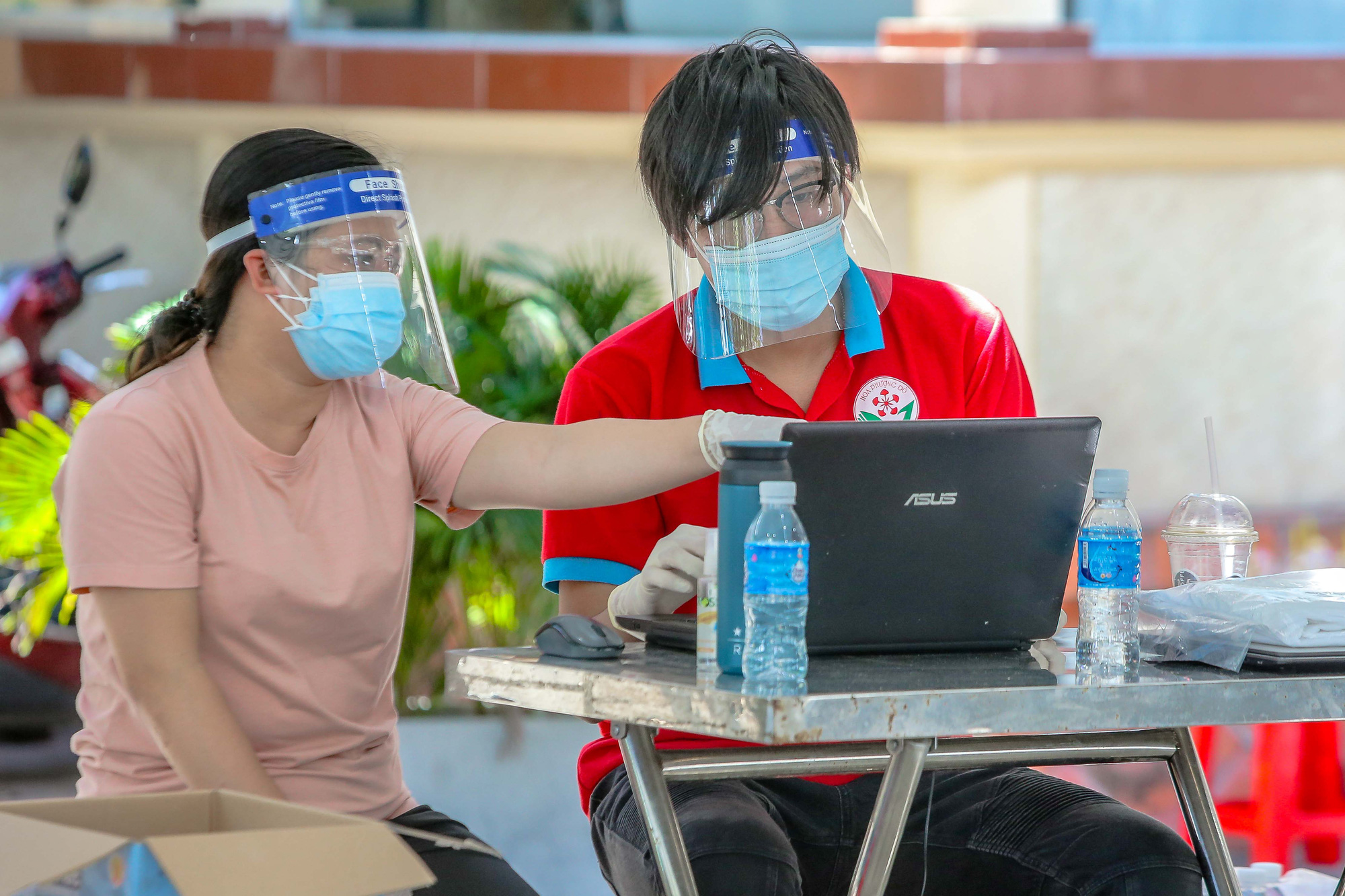 TP HCM bắt đầu lấy mẫu xét nghiệm Covid-19 diện rộng - Ảnh 4.