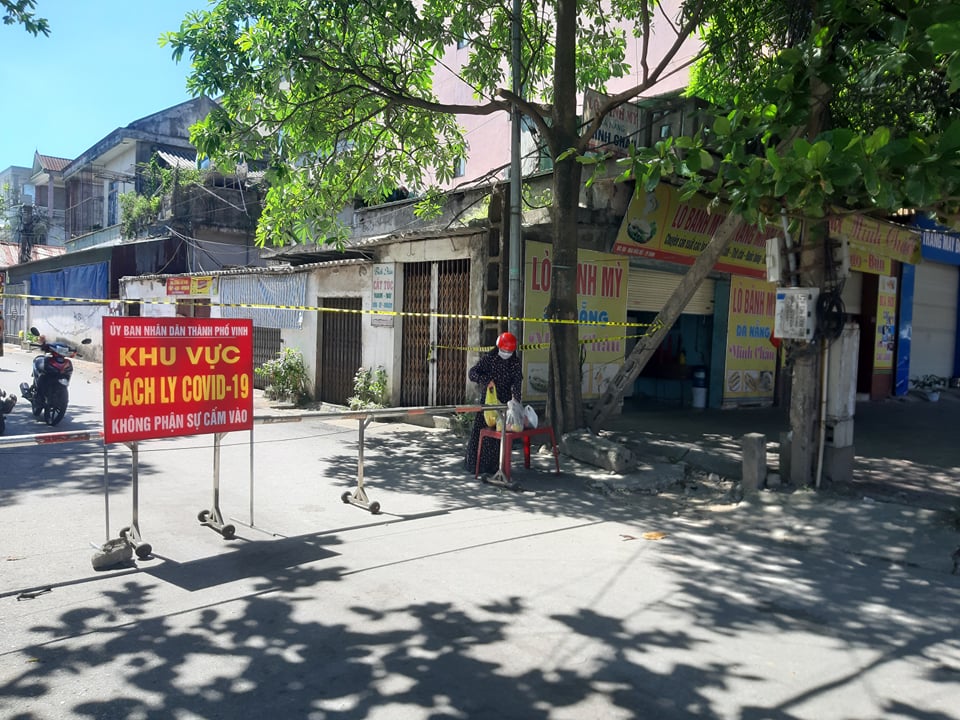 Bé trai 7 ngày tuổi dương tính SARS-CoV-2