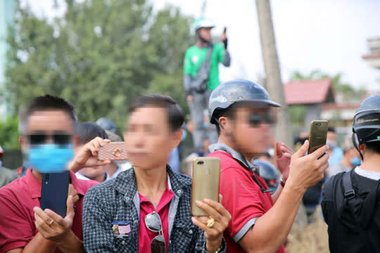 Đề xuất siết hoạt động livestream, kiếm tiền trên Youtube, Facebook, TikTok...