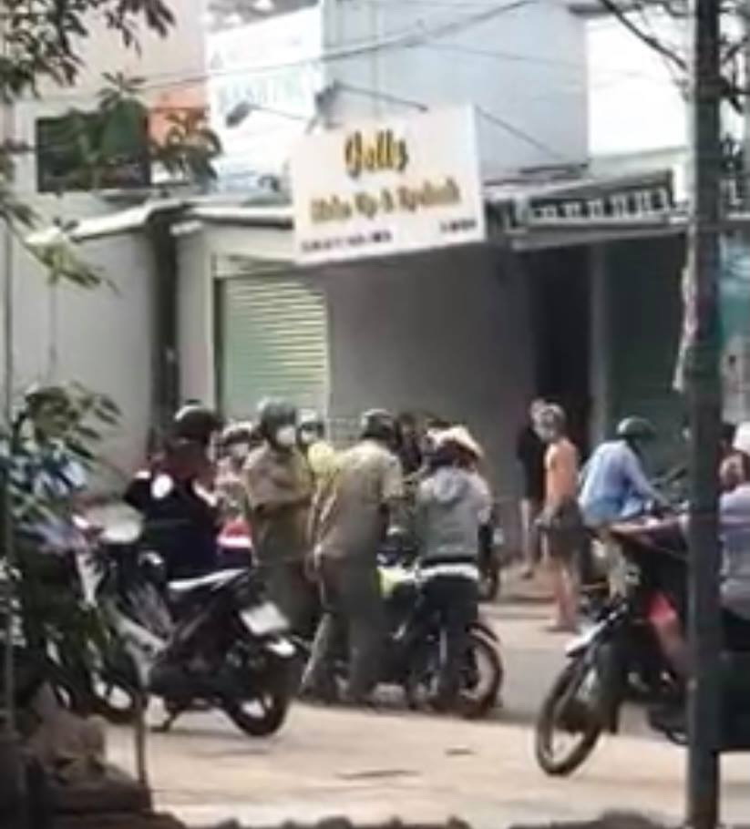 TP HCM: Công an Bình Tân xác minh, xử lý kẻ đánh người thi hành công vụ