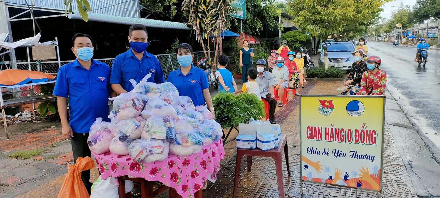 Nhiều gian hàng 0 đồng ấm lòng người nghèo mùa dịch - Ảnh 2.