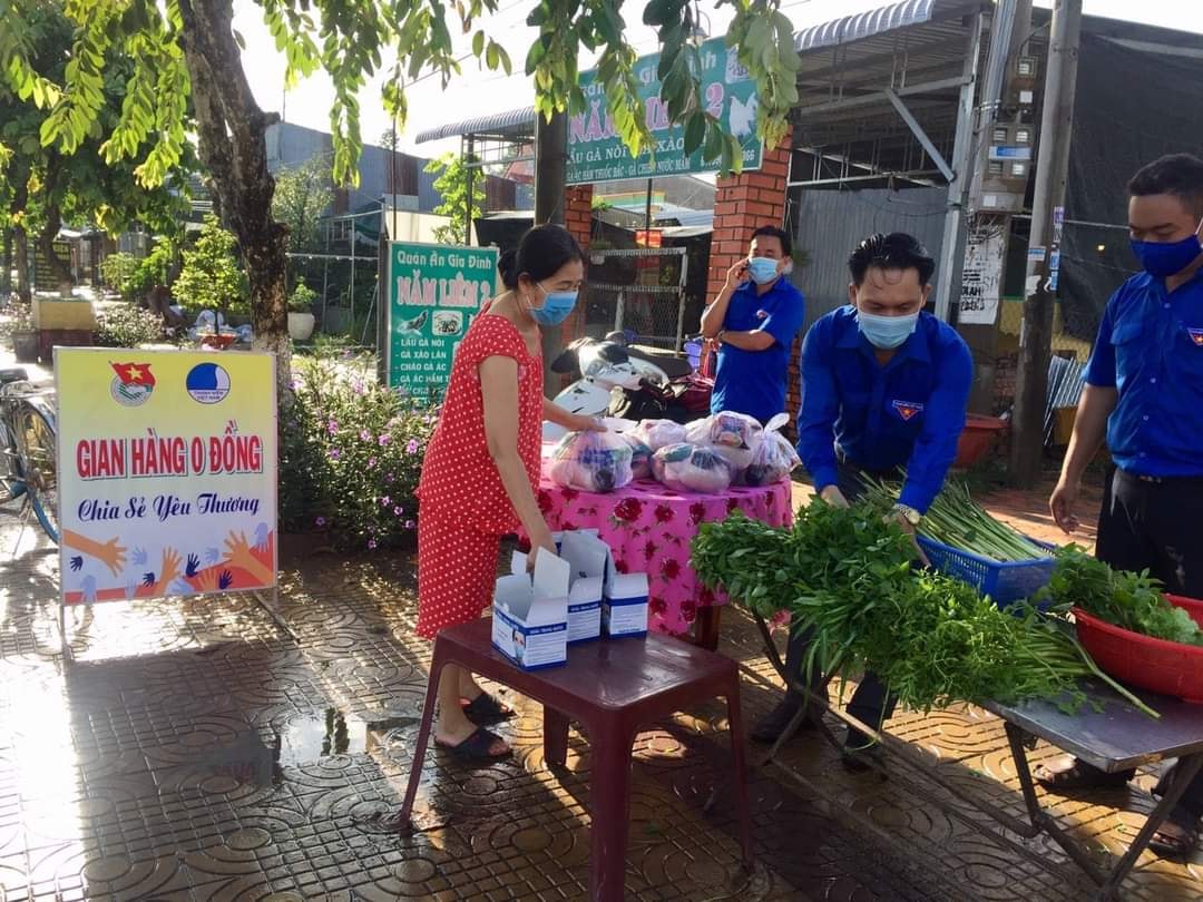 Nhiều gian hàng 0 đồng ấm lòng người nghèo mùa dịch - Ảnh 11.