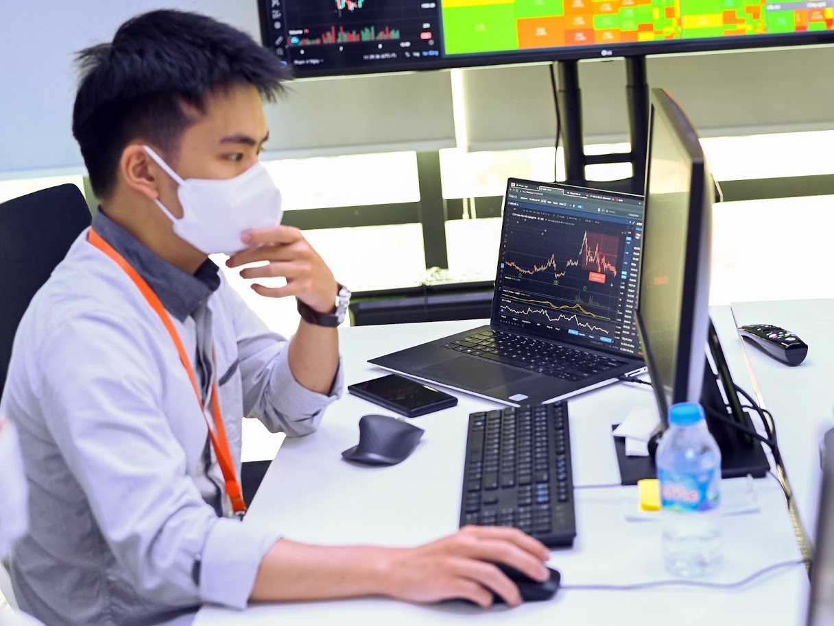Hàng loạt công ty chứng khoán lãi đậm