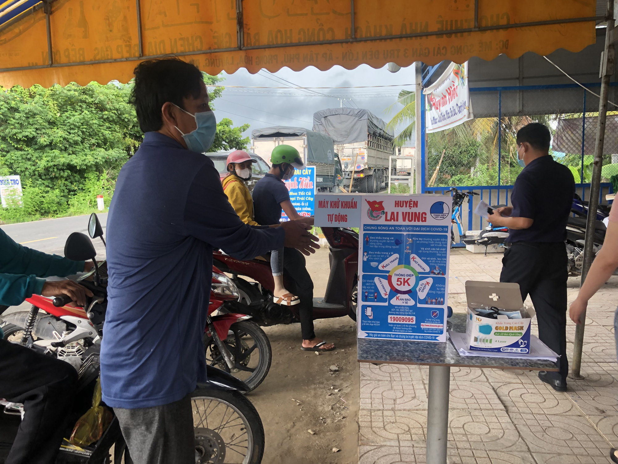 Dịch Covid-19 tiếp tục diễn biến phức tạp ở 4 tỉnh, TP miền T&acirc;y - Ảnh 2.