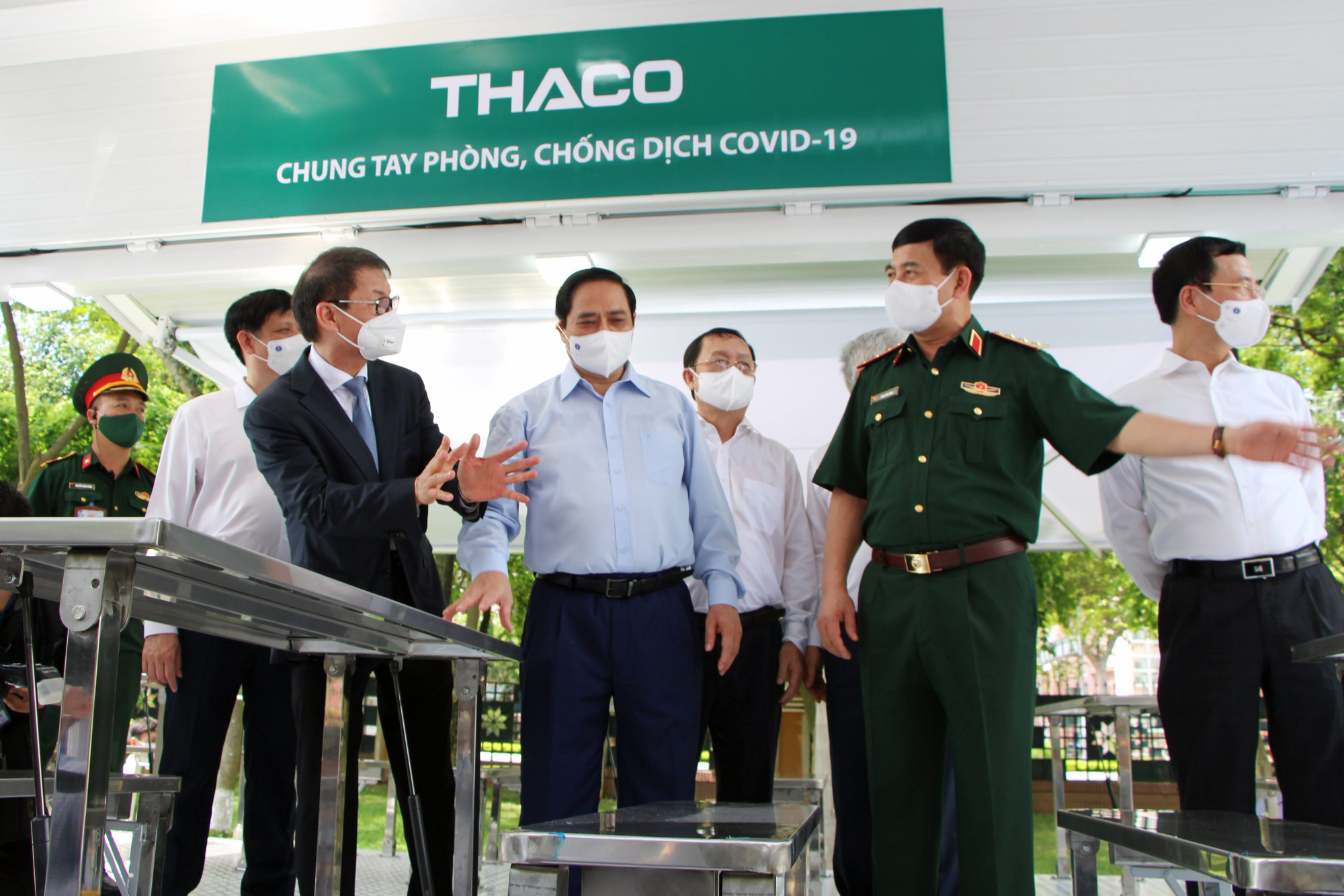 Thaco tài trợ 126 xe chuyên dụng để vận chuyển vắc-xin Covid-19 và tiêm chủng lưu động