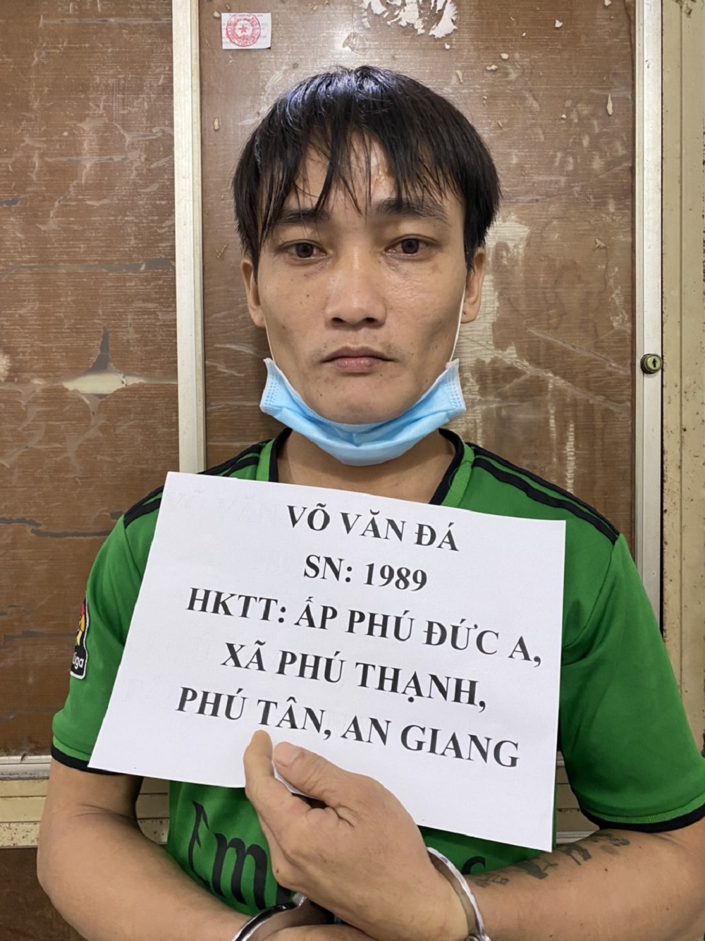 CLIP: Bắt quả tang vợ chồng Thôi - Đậm cùng 3 người con mua bán ma túy - Ảnh 4.