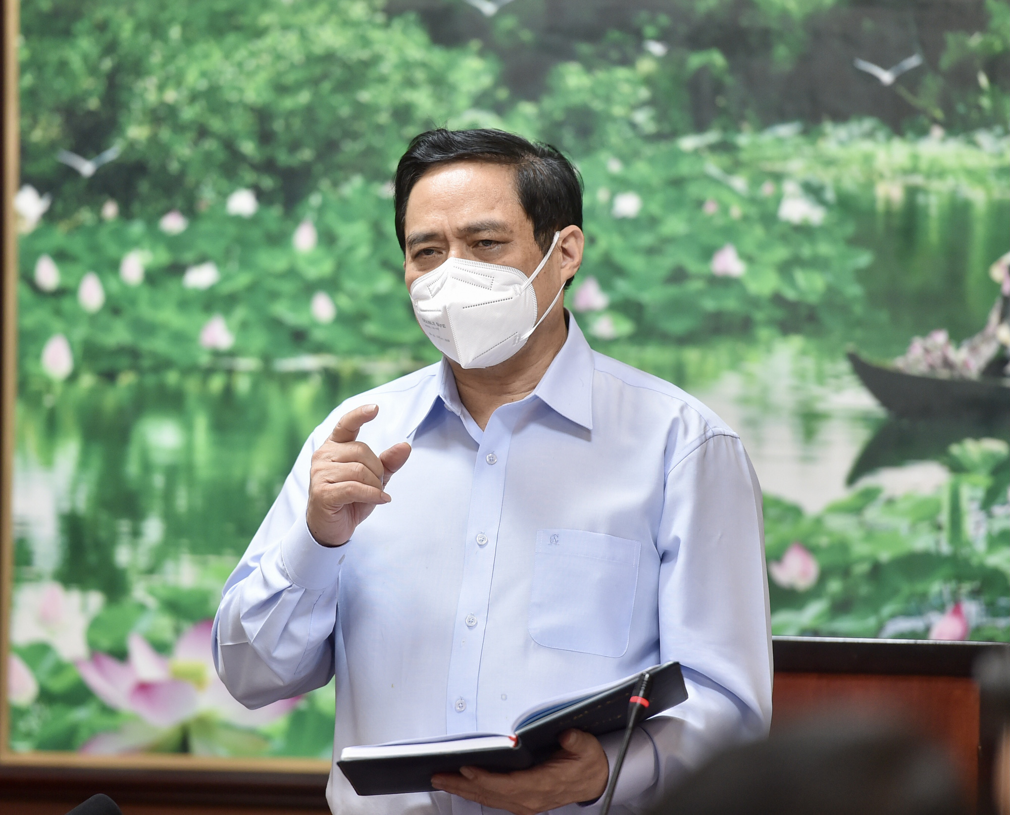 Thủ tướng: Cấp 400.000 liều vắc-xin cho Long An ph&ograve;ng chống dịch Covid-19 - Ảnh 2.