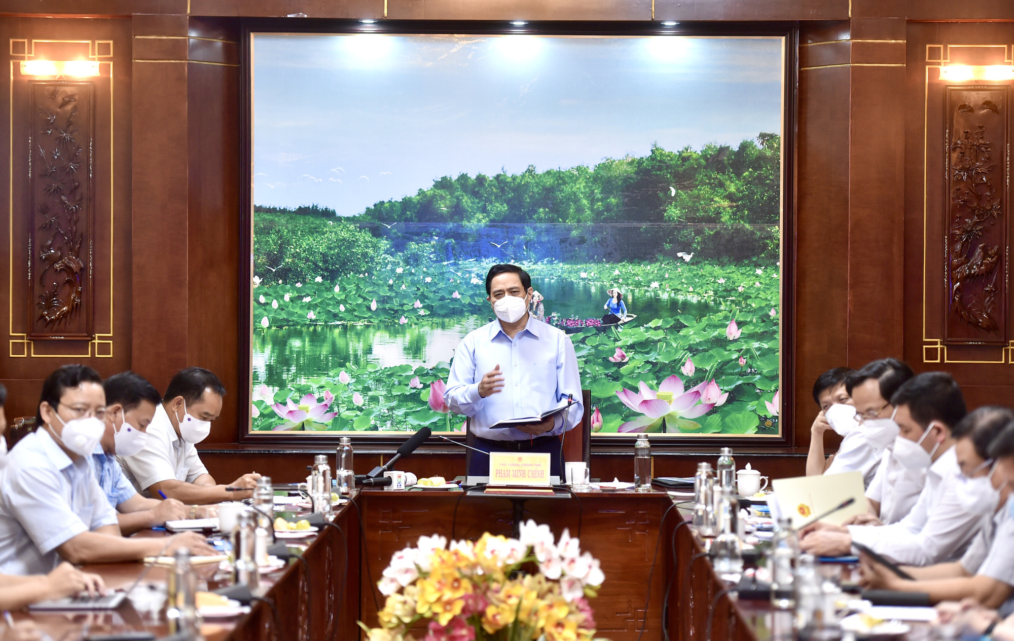 Thủ tướng: Cấp 400.000 liều vắc-xin cho Long An ph&ograve;ng chống dịch Covid-19 - Ảnh 1.