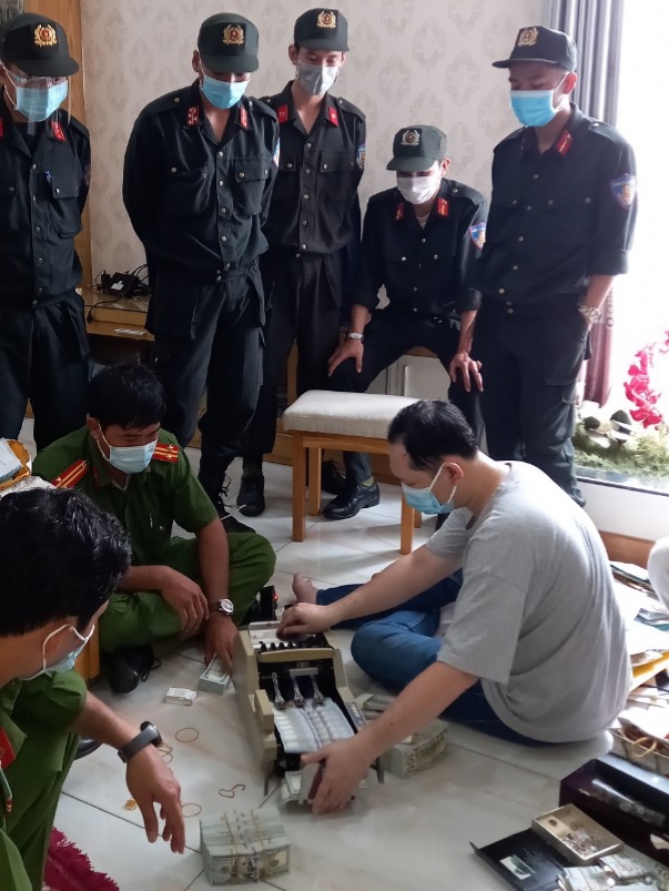 Vụ bà trùm buôn lậu Mười Tường: Phát hiện 36kg vàng, 1,27 triệu USD - Ảnh 4.
