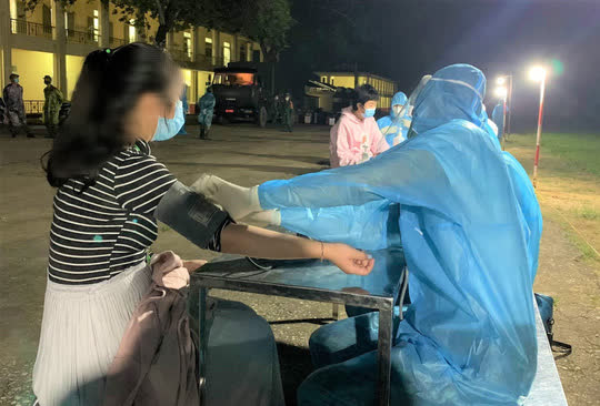 Nữ nhân viên nhà hàng từ TP HCM về Thanh Hóa dương tính SARS-CoV-2