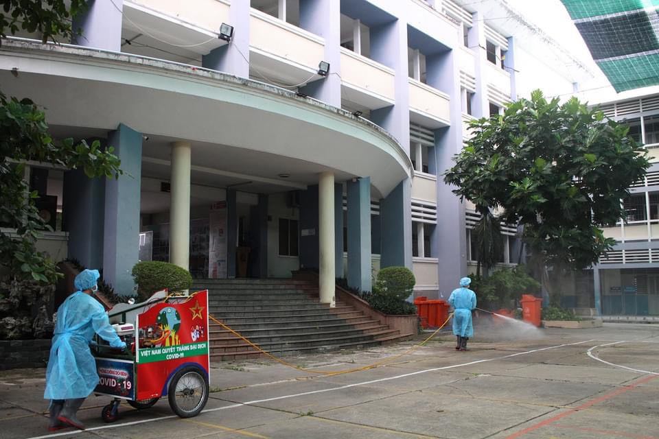 TP HCM: Sẵn s&agrave;ng trưng dụng trường học l&agrave;m nơi c&aacute;ch ly - Ảnh 1.