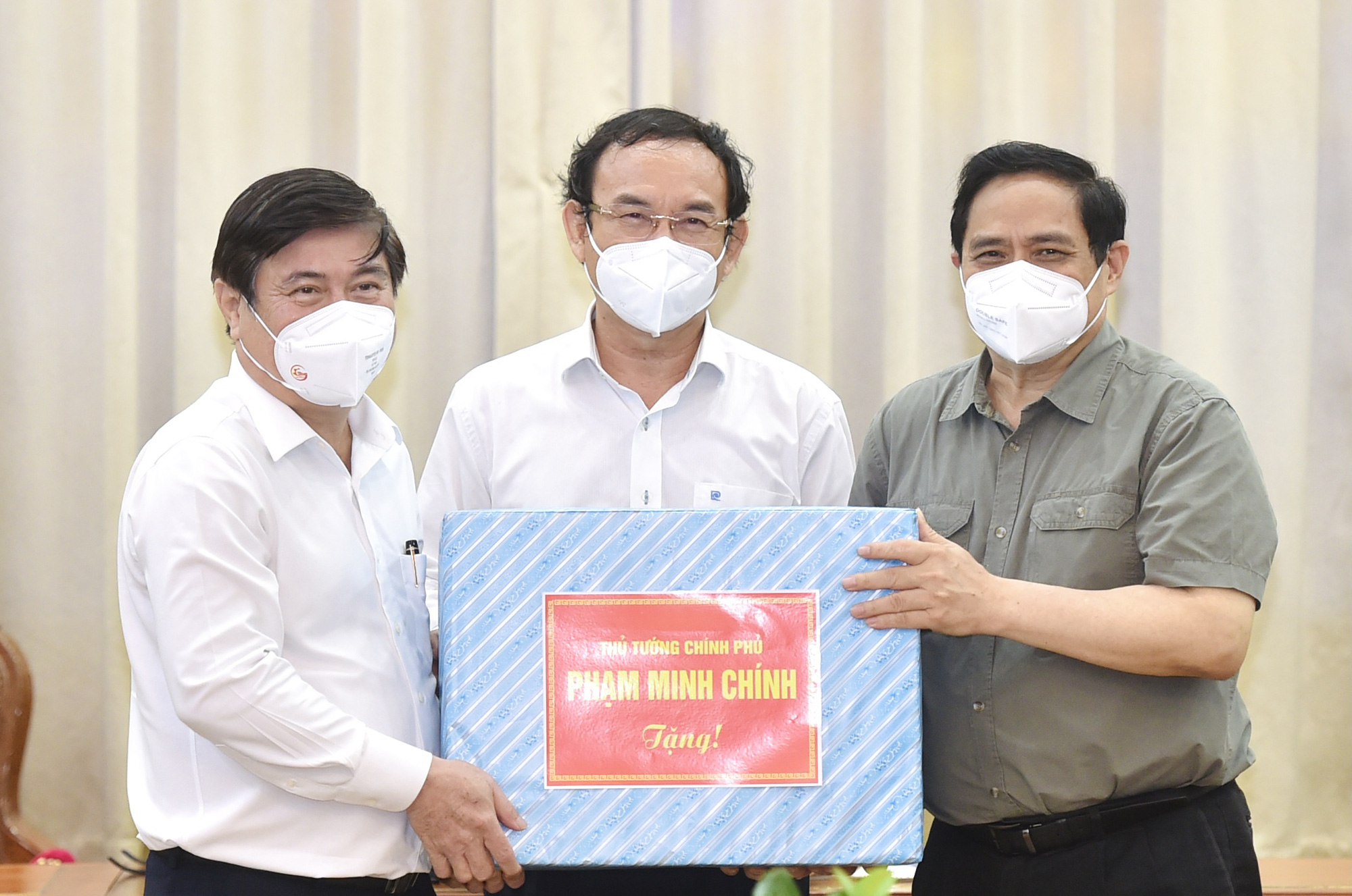 Ưu tiên 25% số vắc-xin phòng Covid-19 cho TP HCM - Ảnh 3.