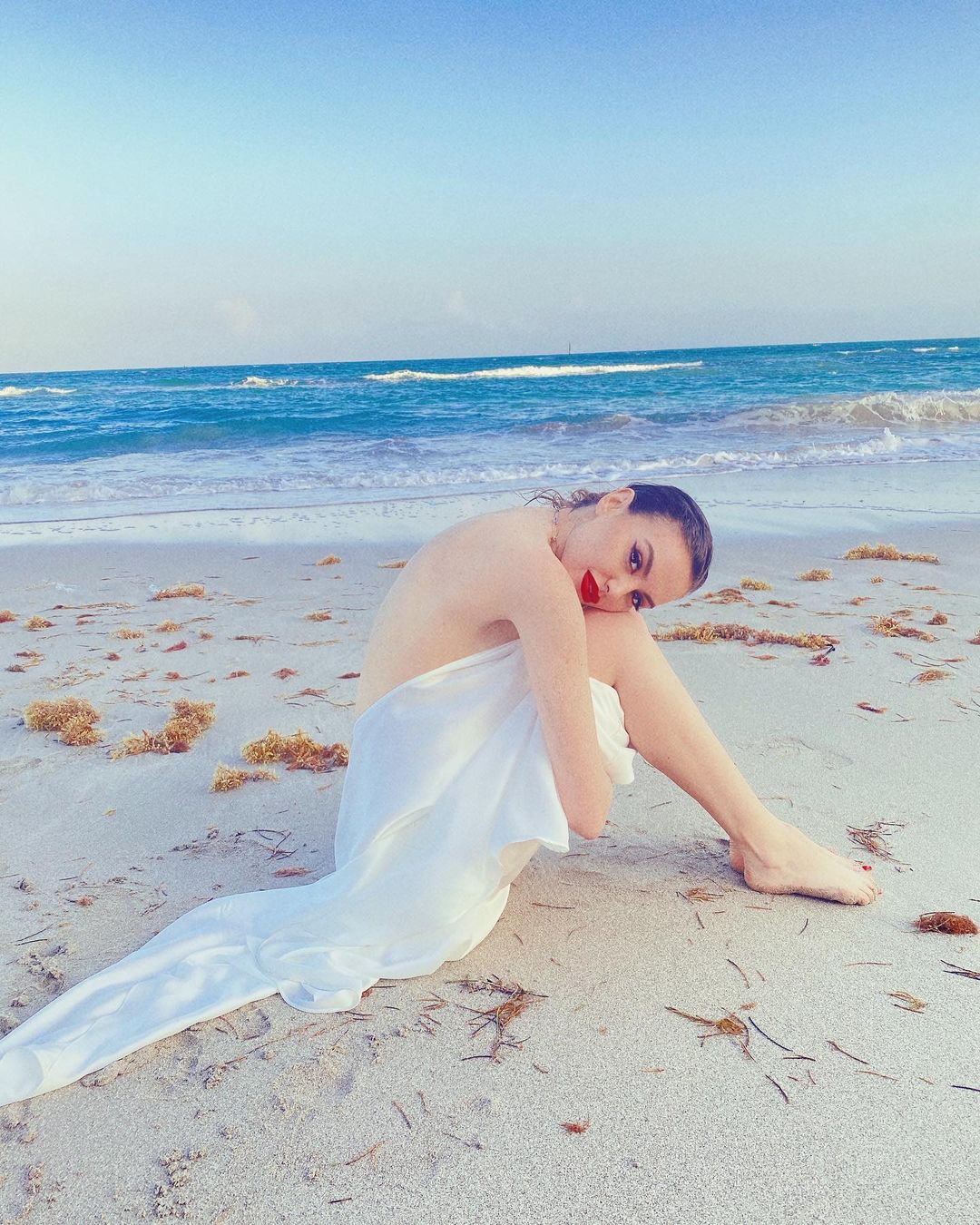 Hoa hậu g&acirc;y sốt v&igrave; qu&aacute; giống Angelina Jolie - Ảnh 10.