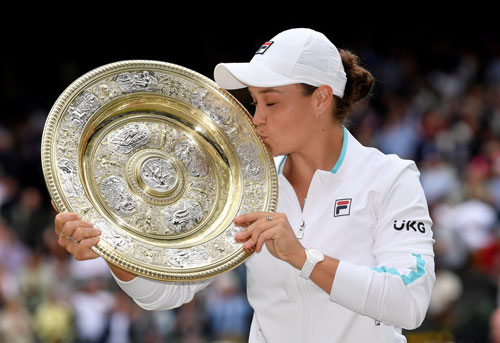 Ashleigh Barty đăng quang "ngôi hậu" Wimbledon 2021