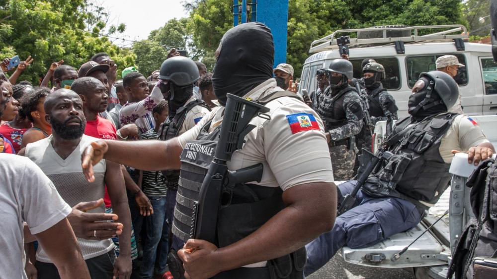 Tổng thống Haiti bị chính vệ sĩ của mình sát hại?