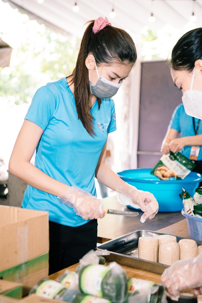 30.000 suất ăn của c&aacute;c hoa hậu tặng người ngh&egrave;o chịu ảnh hưởng bởi dịch Covid-19 - Ảnh 5.