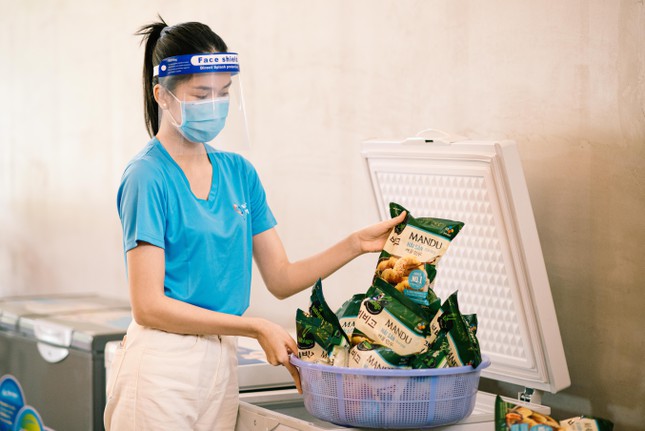 30.000 suất ăn của c&aacute;c hoa hậu tặng người ngh&egrave;o chịu ảnh hưởng bởi dịch Covid-19 - Ảnh 11.