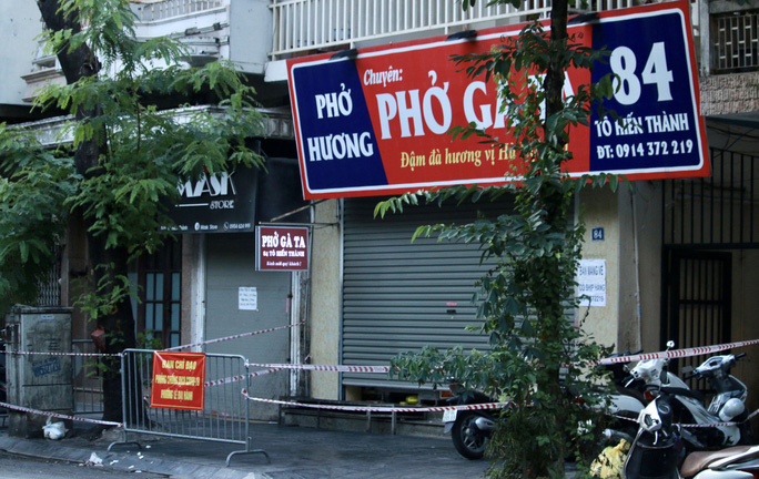 Hoả tốc dừng hoạt động nh&agrave; h&agrave;ng b&aacute;n tại chỗ, qu&aacute;n cắt t&oacute;c, gội đầu ở H&agrave; Nội - Ảnh 1.