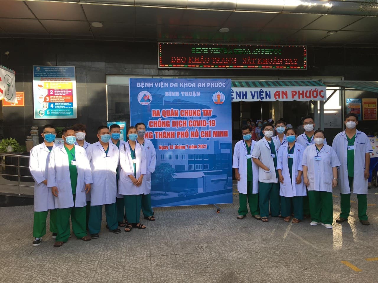 Đoàn y - bác sỹ Bình Thuận vào hỗ trợ TP HCM dập dịch Covid-19