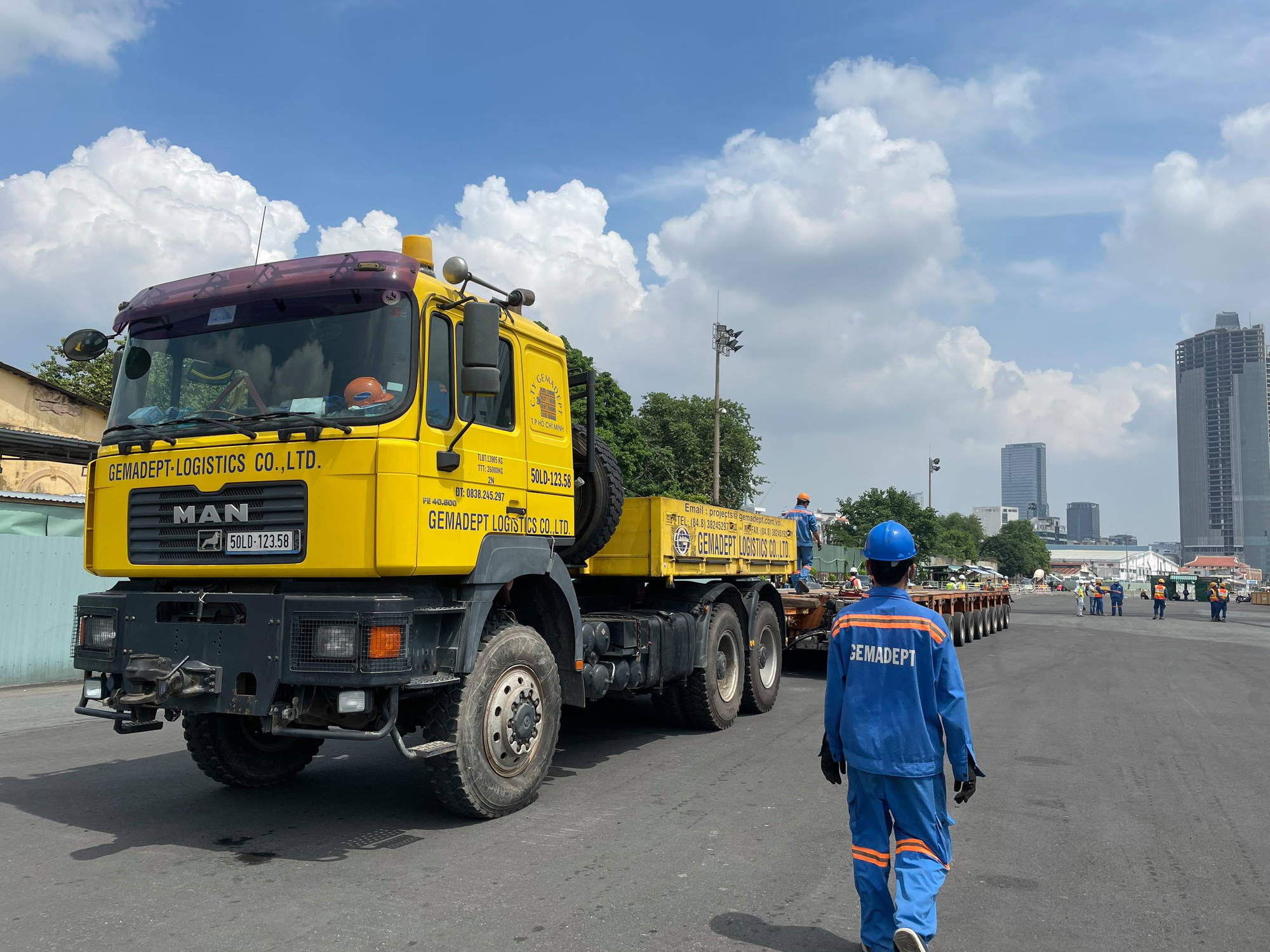 Hình ảnh cận cảnh 2 đoàn tàu số 6, 7 và đóng điện trạm biến áp của tuyến metro số 1 - Ảnh 3.