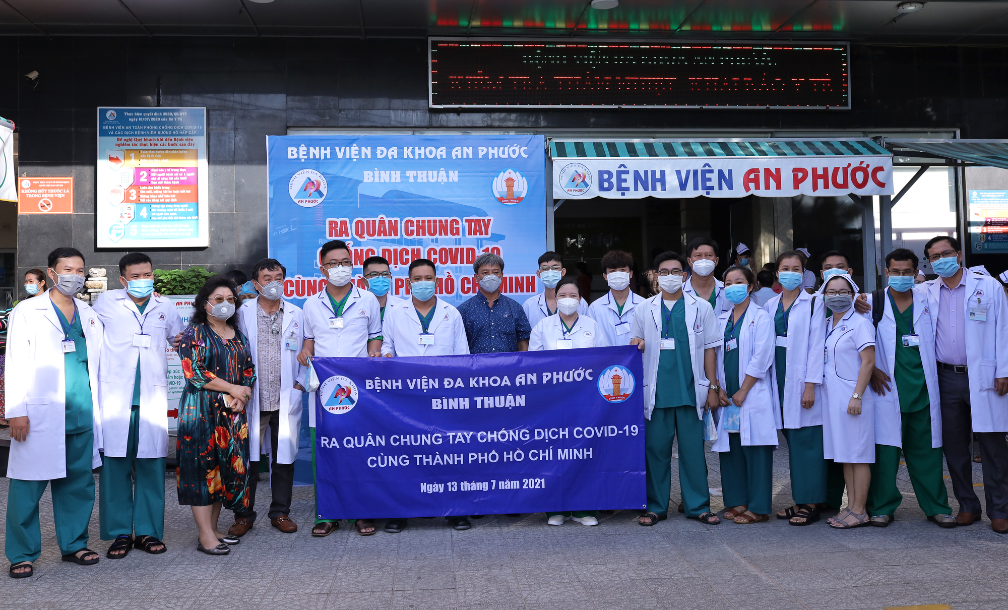 Đo&agrave;n y - b&aacute;c sỹ B&igrave;nh Thuận v&agrave;o hỗ trợ TP HCM dập dịch Covid-19 - Ảnh 1.
