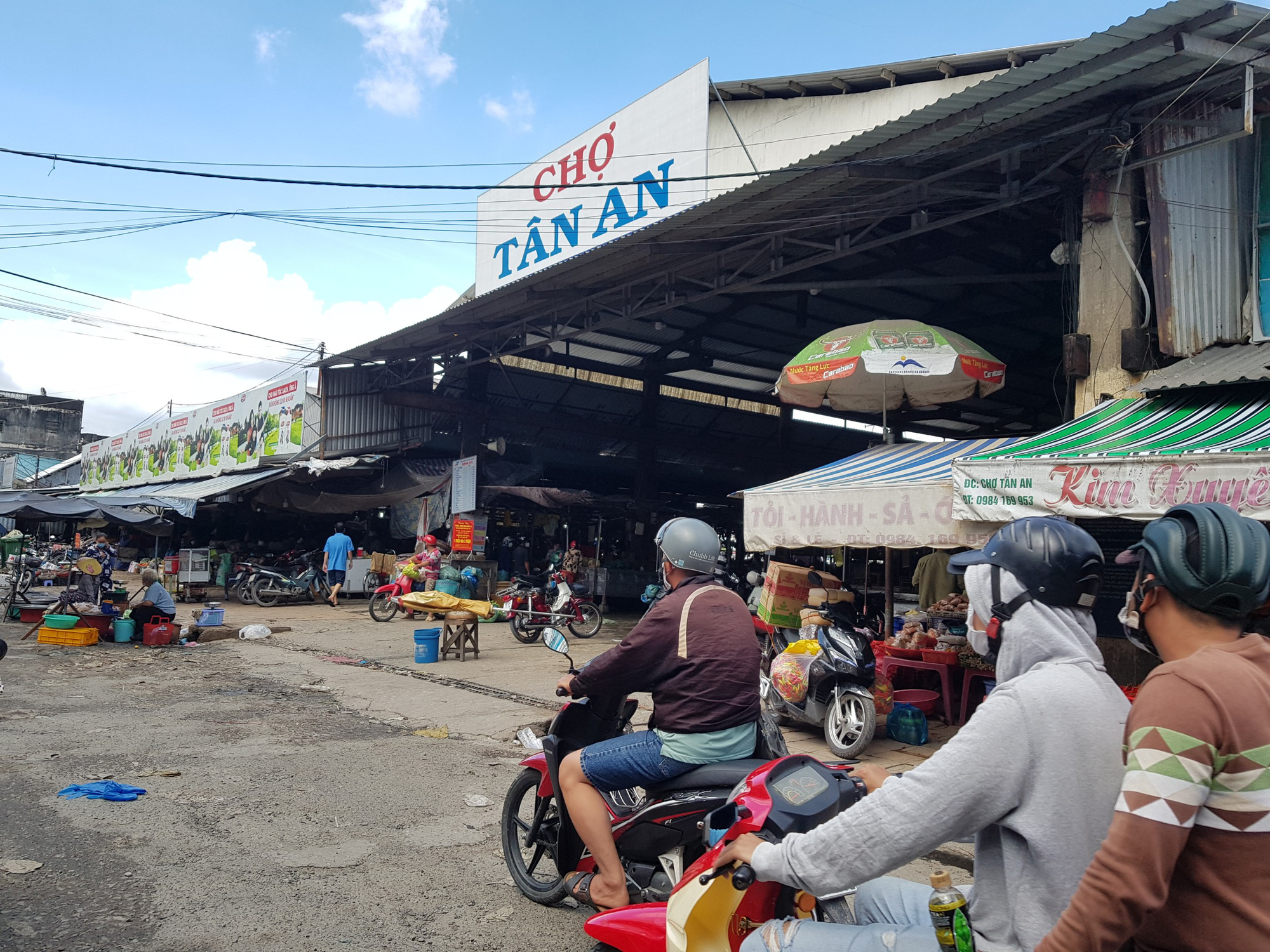 Chợ đầu mối ở Cần Thơ diễn biến phức tạp, Đồng Tháp cách ly xã hội toàn tỉnh