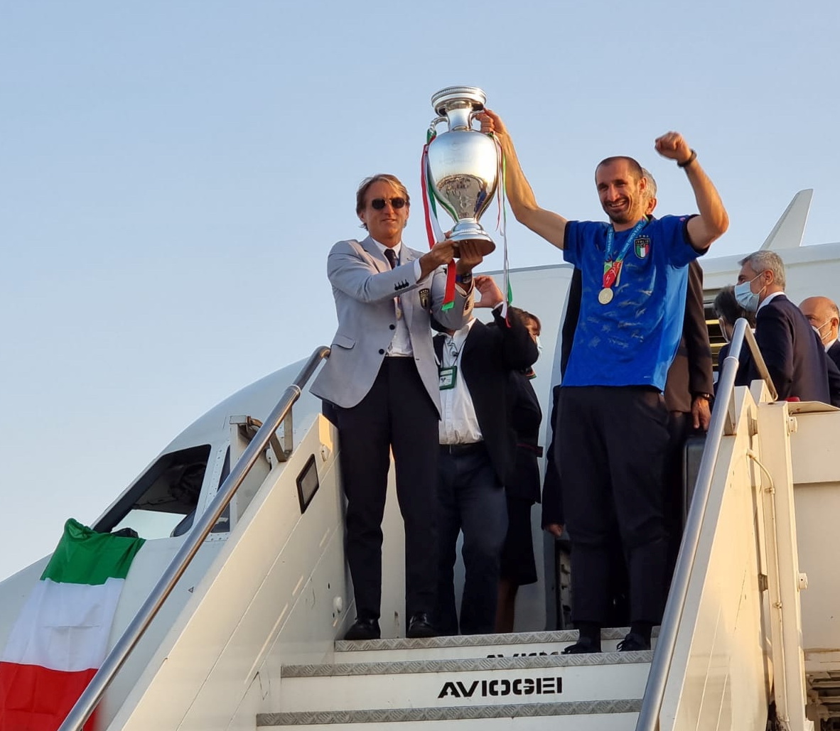 Ng&agrave;y về vinh quy b&aacute;i tổ của tuyển &Yacute; sau chức v&ocirc; địch Euro 2020 - Ảnh 2.