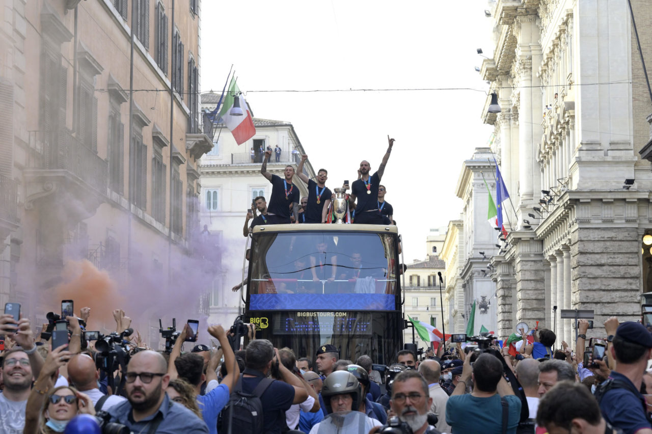 Ng&agrave;y về vinh quy b&aacute;i tổ của tuyển &Yacute; sau chức v&ocirc; địch Euro 2020 - Ảnh 18.
