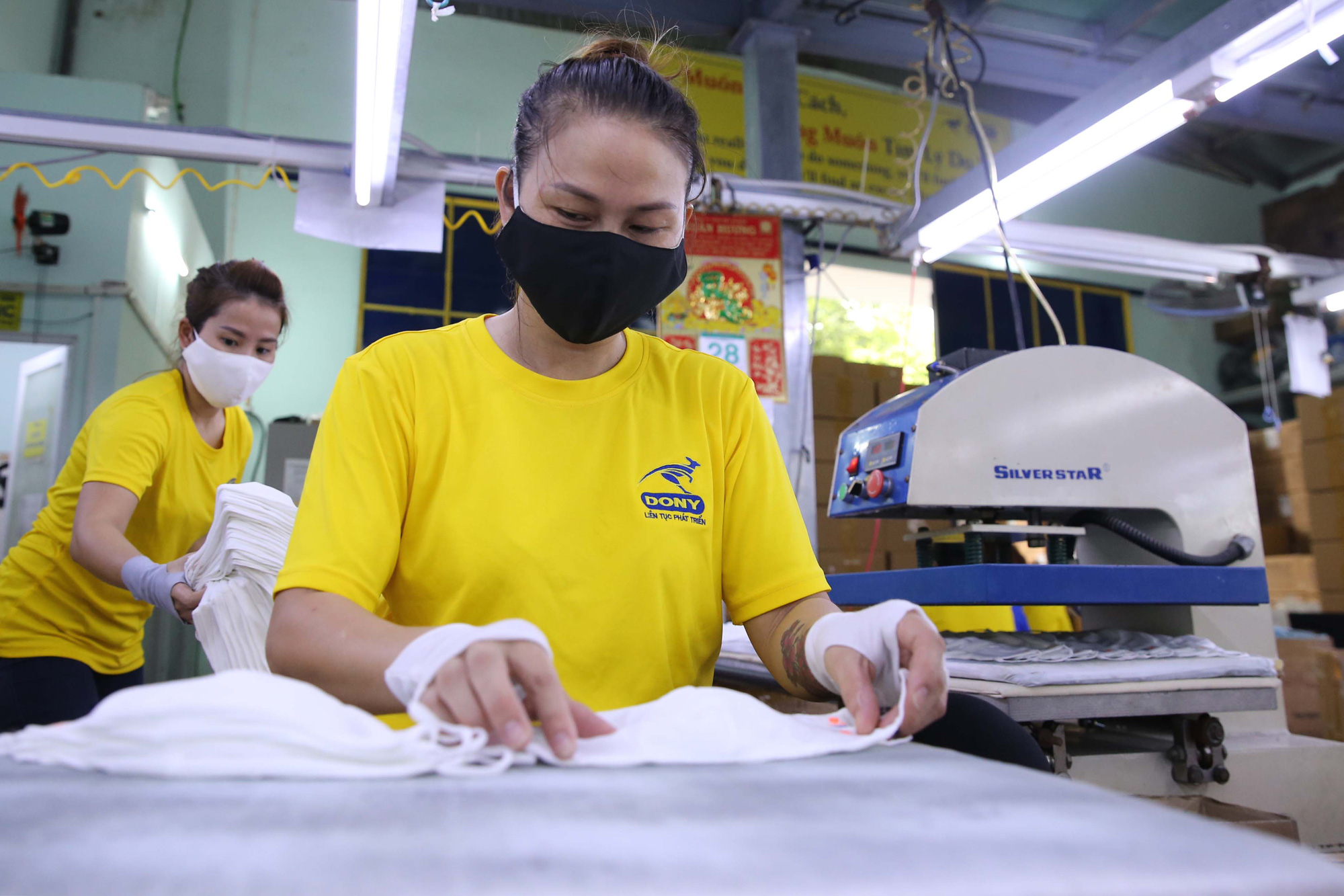 Thủ tục hỗ trợ lao động nuôi con nhỏ ra sao?
