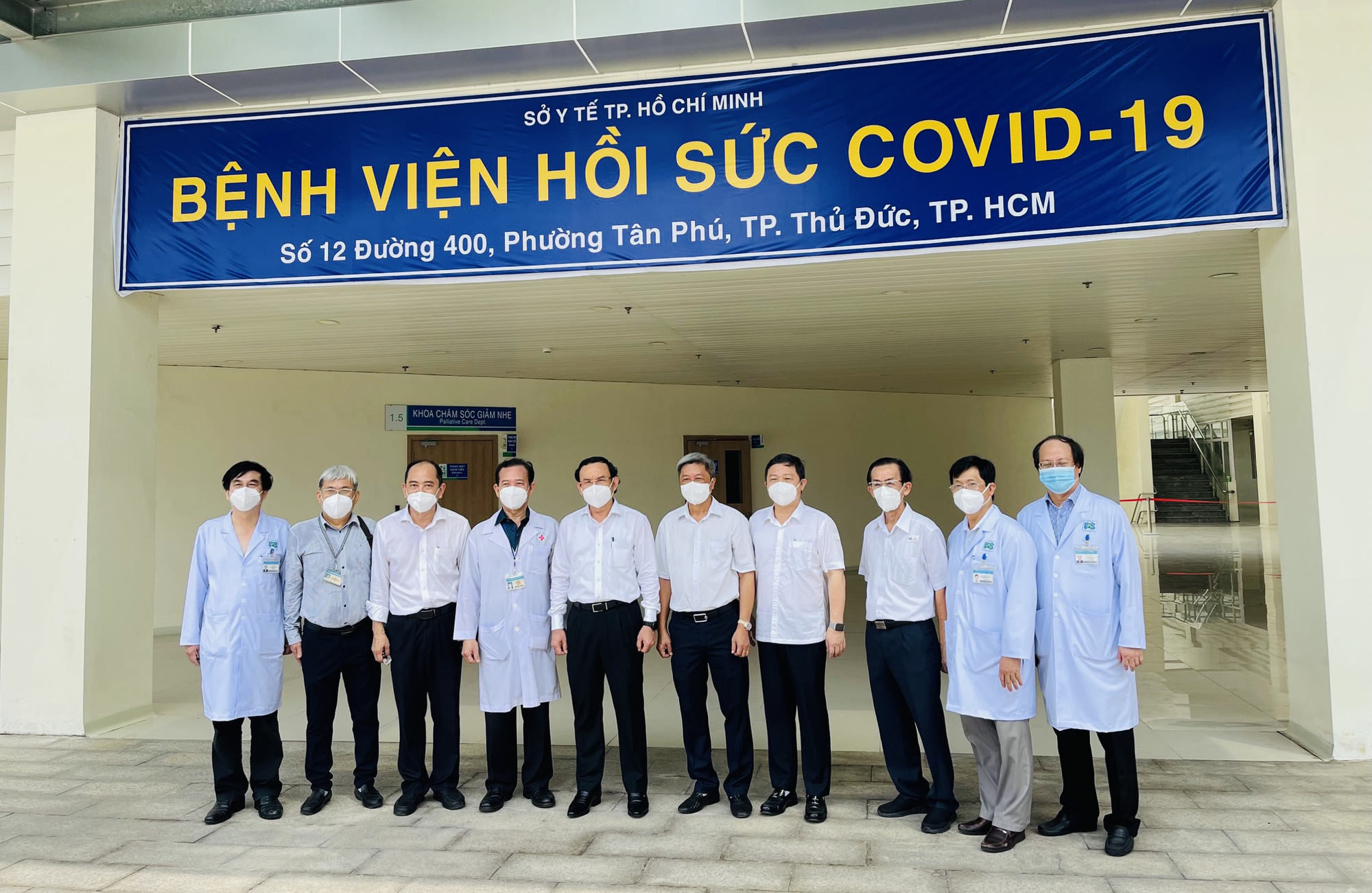 Bí thư Thành ủy TP HCM, Thứ trưởng Bộ Y tế thăm Bệnh viện Hồi sức Covid-19