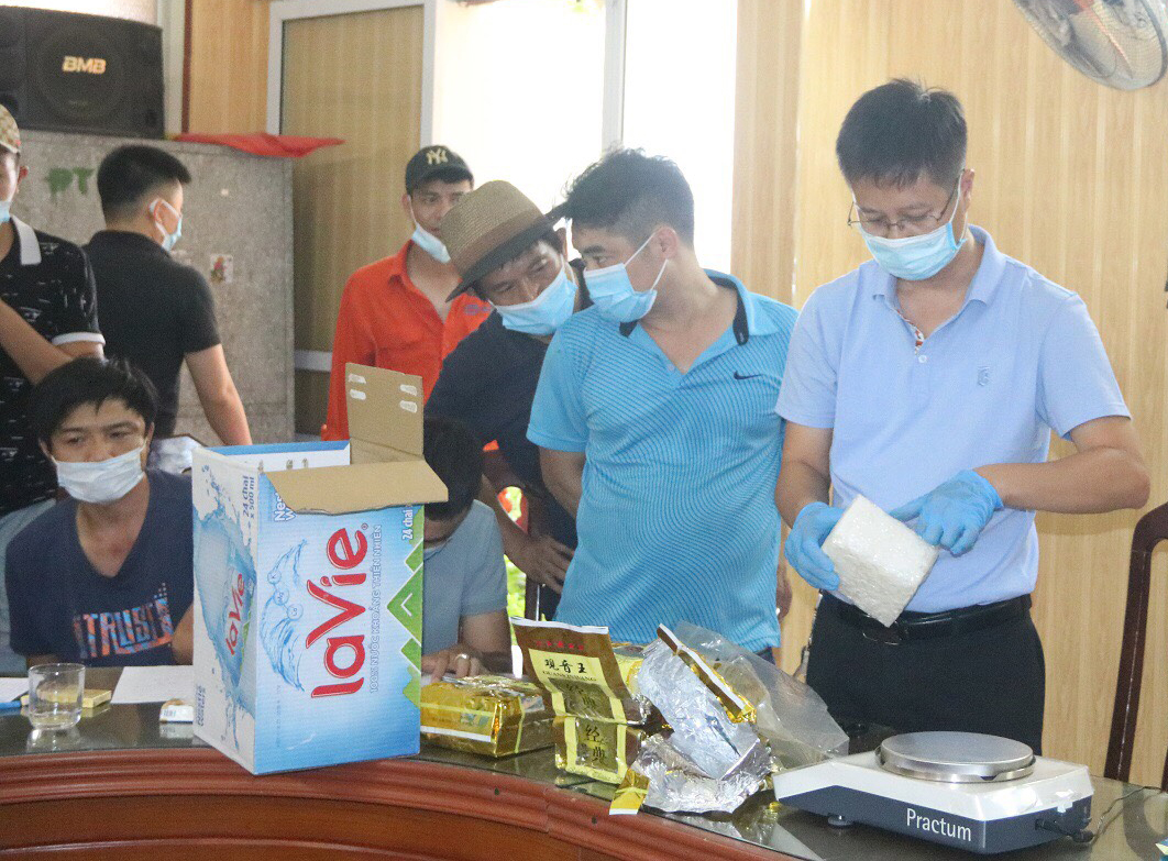 Triệt phá đường dây ma túy đá từ nước ngoài về Việt Nam tiêu thụ