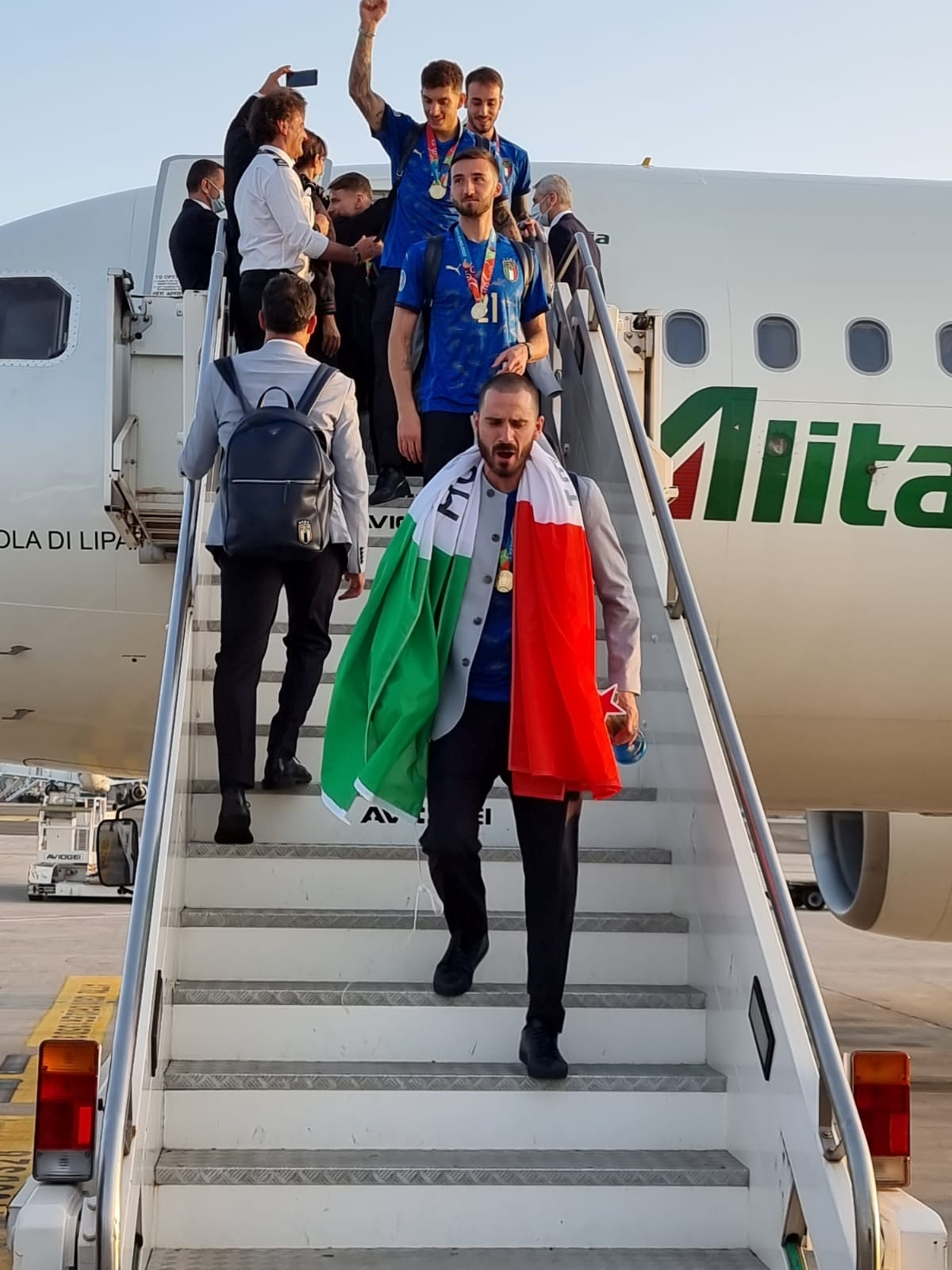 Ng&agrave;y về vinh quy b&aacute;i tổ của tuyển &Yacute; sau chức v&ocirc; địch Euro 2020 - Ảnh 1.