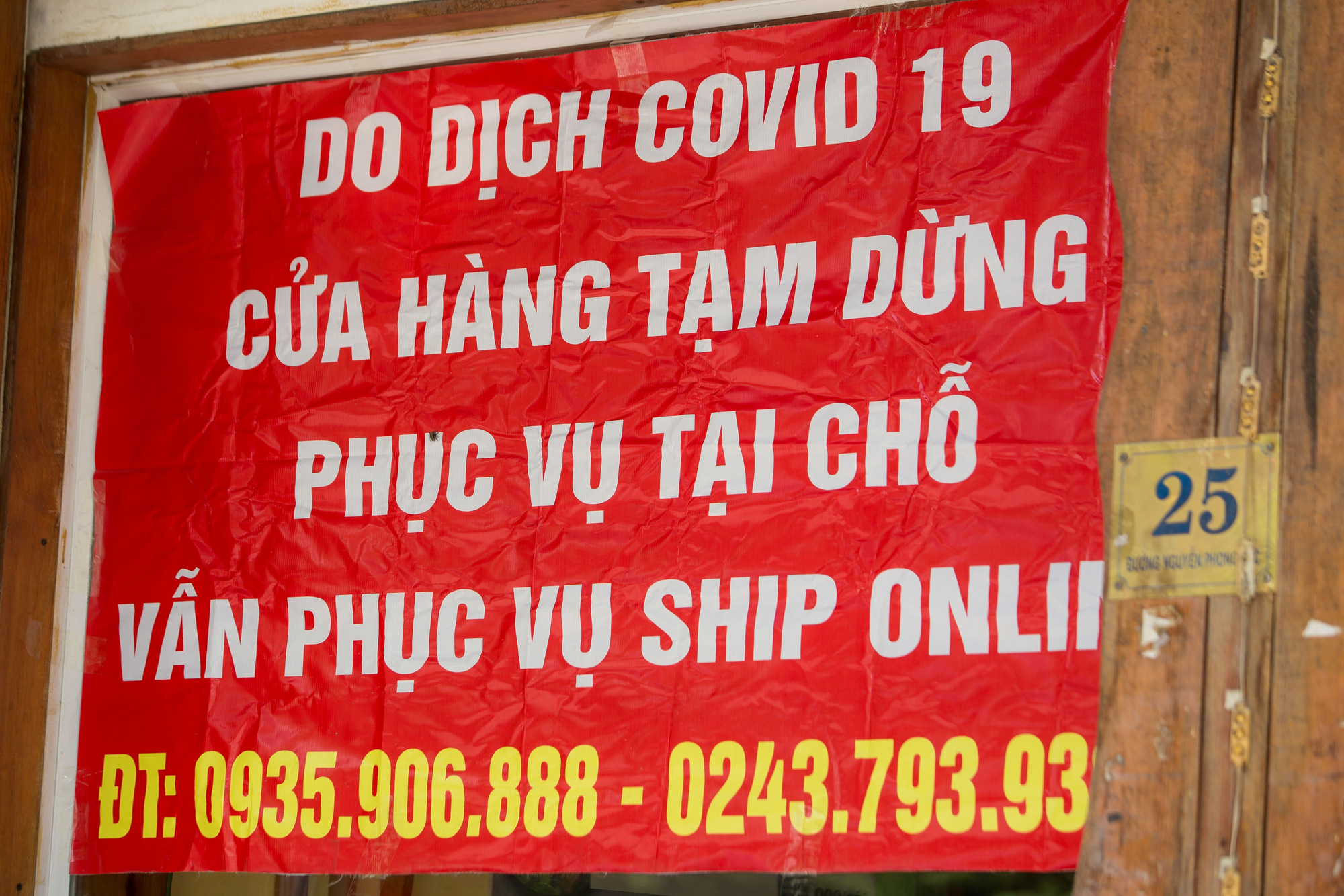 CLIP: Shipper &ldquo;đội nắng&rdquo; chạy hết c&ocirc;ng suất sau khi H&agrave; Nội dừng c&aacute;c dịch vụ tại chỗ - Ảnh 3.