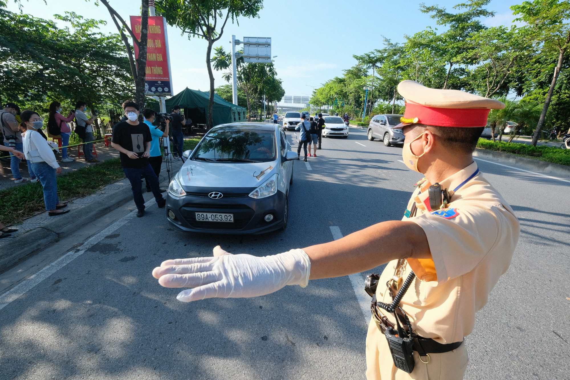 KHẨN: Tìm người đi xe taxi liên quan đến tài xế dương tính SARS-CoV-2