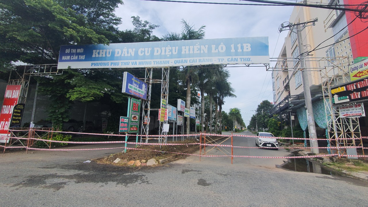 T&acirc;n B&iacute; thư Hậu Giang kiểm tra thực tế, 7 địa phương khẩn trương dập dịch Covid-19 - Ảnh 8.