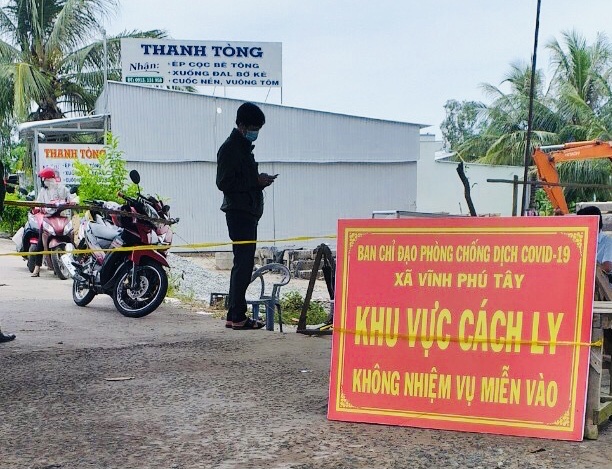 T&acirc;n B&iacute; thư Hậu Giang kiểm tra thực tế, 7 địa phương khẩn trương dập dịch Covid-19 - Ảnh 9.