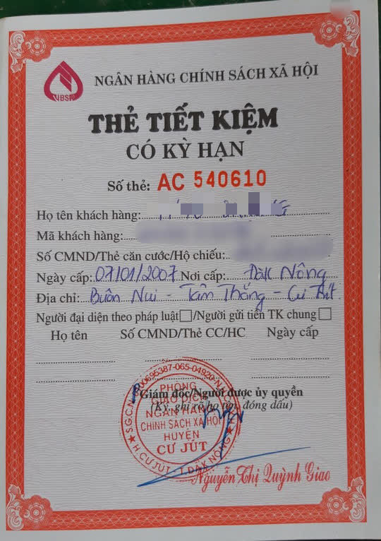 Cậu học trò nghèo không tiền đóng quỹ, bị giữ học bạ được hỗ trợ tiền học 5 năm - Ảnh 2.